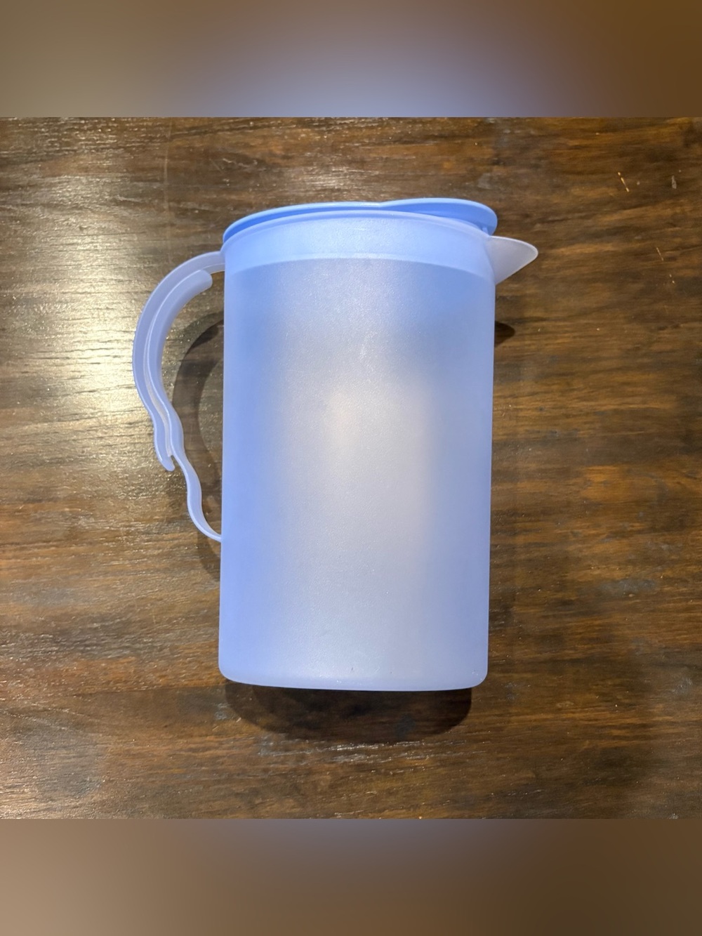 Tupperware Impressions slim design Plastic Beverage Pitcher with Lid and Handle
